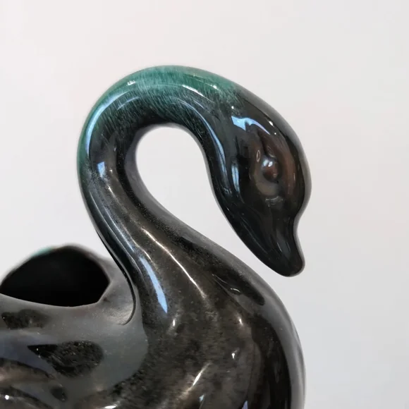 Swan planter - Picture 3 of 5